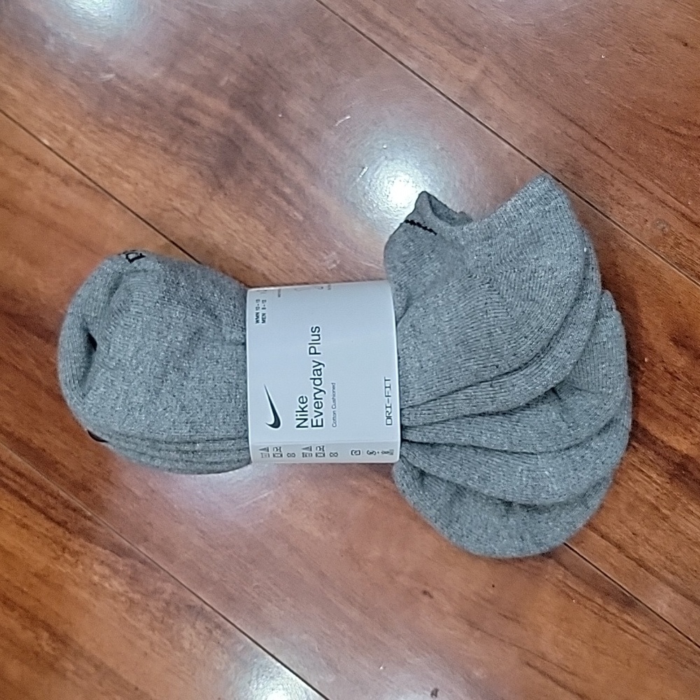 NWT UNISEX 3pk Nike Dri-fit No Show Socks